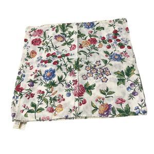 Vintage 1980s 1990s WILTON COURT floral print / strawberry Cotton Table Napkin